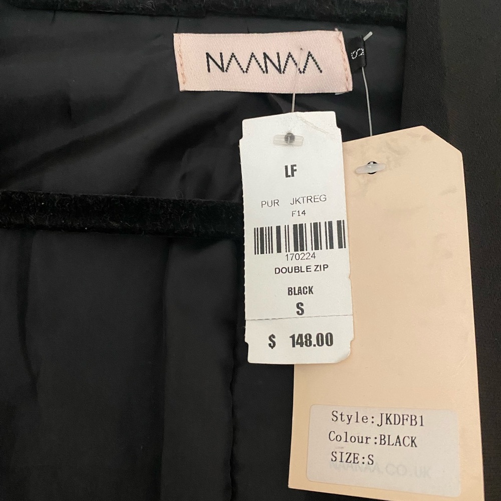 black blazer from LF with two zippers in the front, size small - Picture 4 of 4